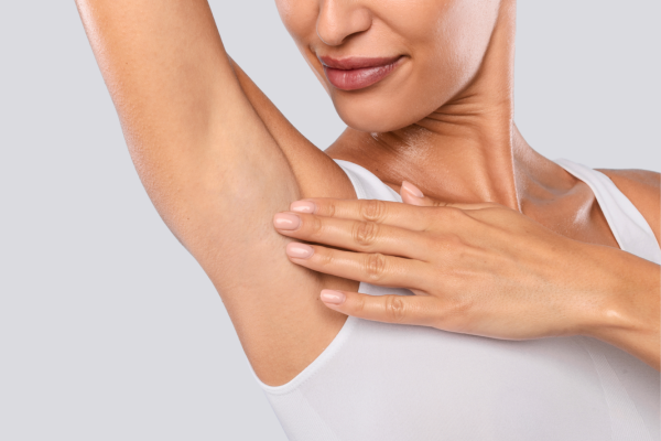 Schwitzen unter den Achseln